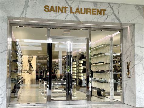 remboursement yves saint laurent magasin|Saint Laurent.